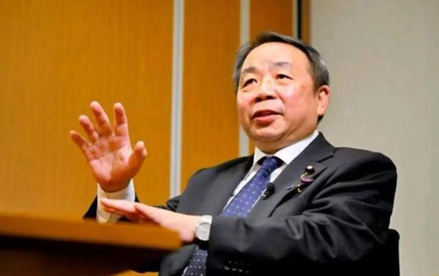 解气！新党出手了，让窜台的石平当场想钻地缝，这就是汉奸的下场