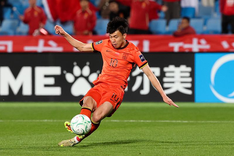 王钰栋错失破门良机