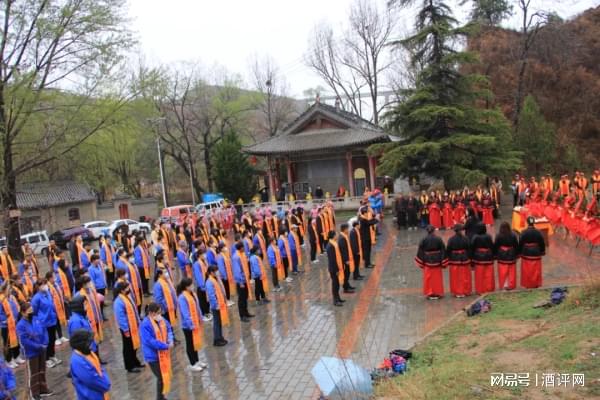 (清明节，陕西白水杜康在杜康庙祭祀“酒圣”杜康)