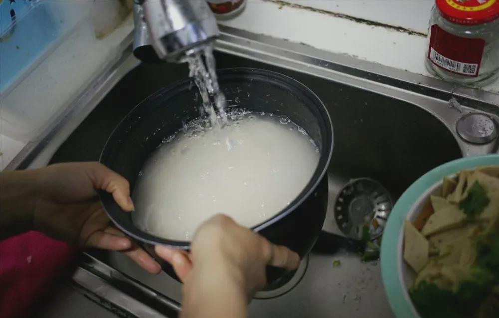 我国癌症高发，电饭煲是“帮凶”？提醒：4种省钱行为确实要不得