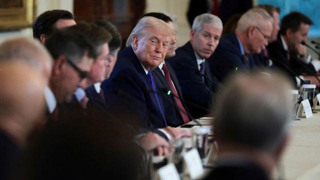 特朗普“热脸贴冷屁股”：催石油巨头投千亿美元，被呛委内瑞拉不值得投资