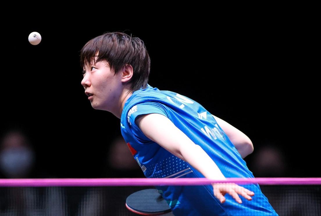 世界第2爆冷出局！42岁削球名将4-3王曼昱，连赢国乒两大主力晋级