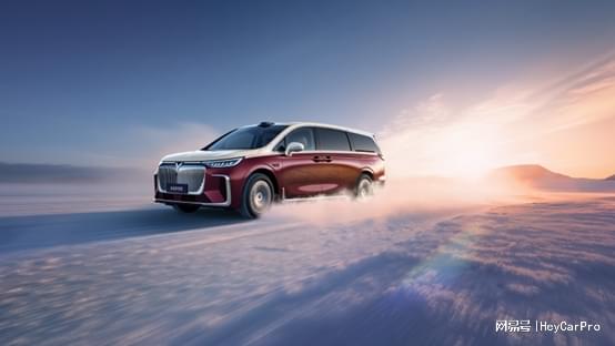 岚图梦想家 2025 年销量破 8 万 蝉联高端 MPV 销量与口碑双冠​