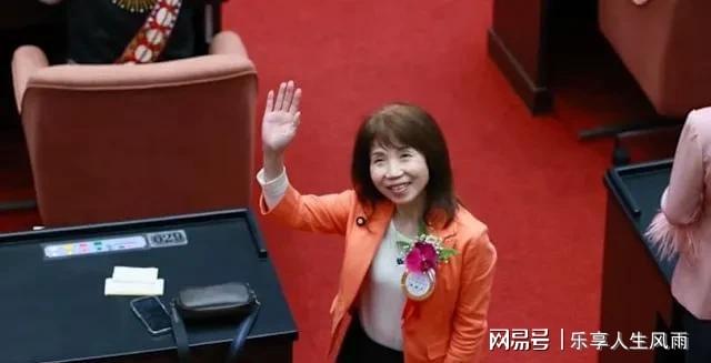 柯文哲力挺陈昭姿续任，黄国昌回应带讥讽，白营不和