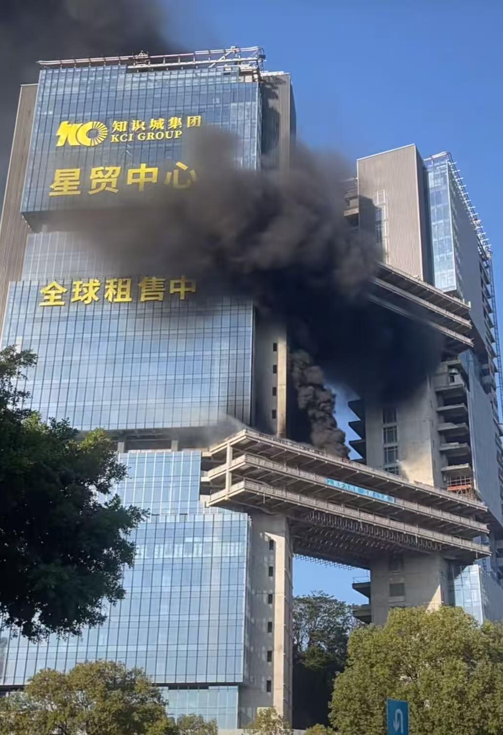 广州消防通报黄埔一建筑工地起火：明火已扑灭，无人员伤亡
