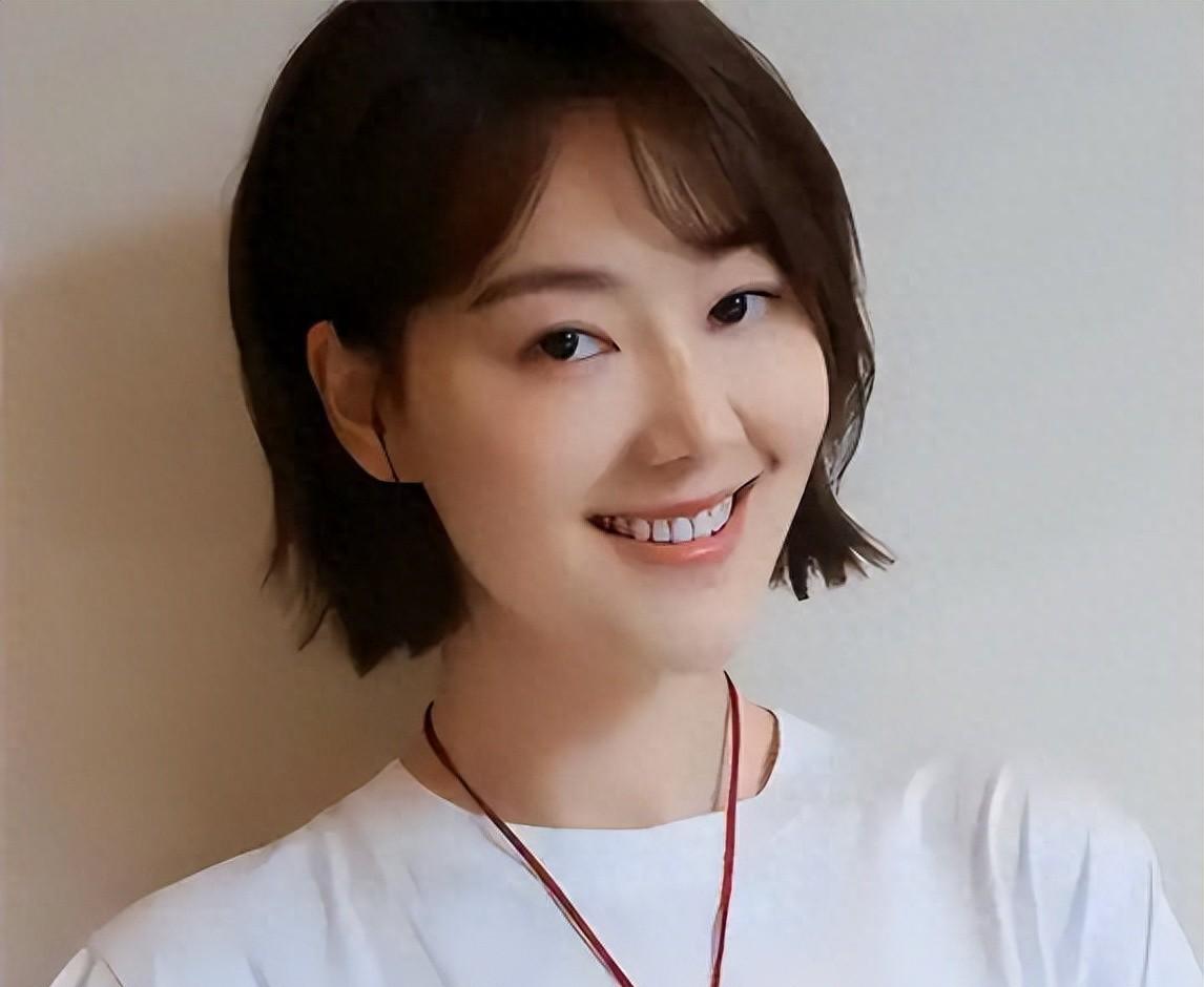 讨好大佬，陪睡上位，遭央视“开除”，她身上的标签哪个才是真的