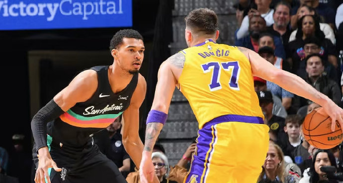 狂输55分！正负值-60创历史，文班立醉人单打令人惊叹！