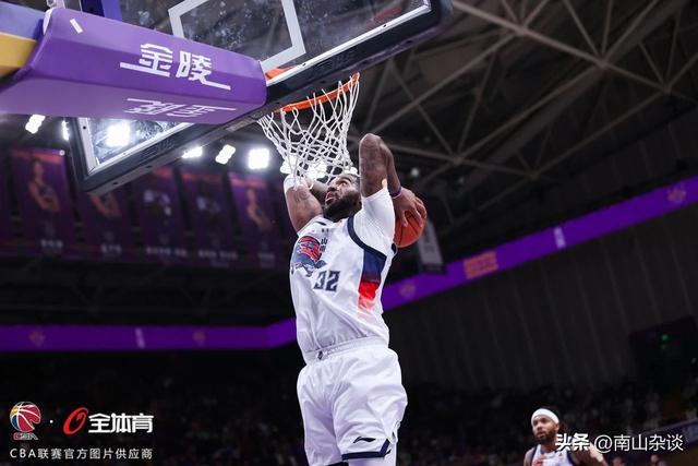 山东男篮遭新外援放鸽子，第二套预案紧急启动，新目标人选已确定