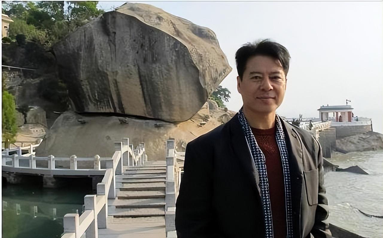 著名演员颜世魁，一生苦难69岁单身无子嗣，老母亲直言不敢老去