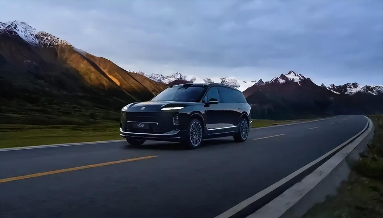 单月狂卖2.2万辆，一度躺进ICU的蔚来被全新ES8救活了？