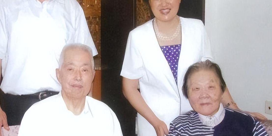 他因病不满足军衔晋升，45岁开始离休，休养了整整45年，活到90岁