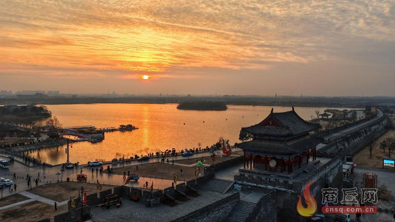 落日熔金 古城如画