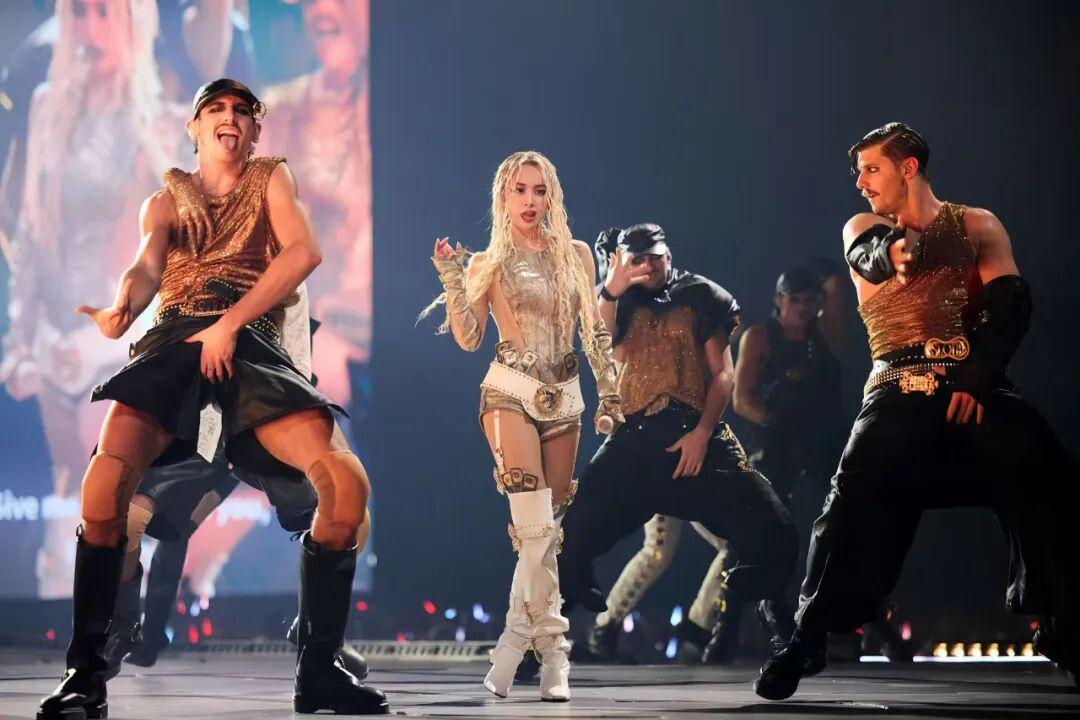 她花了9亿开了场“阴间”演唱会，被举报了，还赔了3亿？