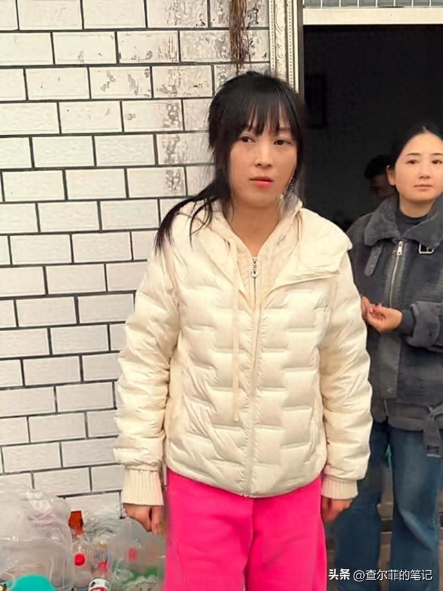 远离造神陷阱，官媒揭开杀猪宴呆呆妹真实处境，令人担心的事发生