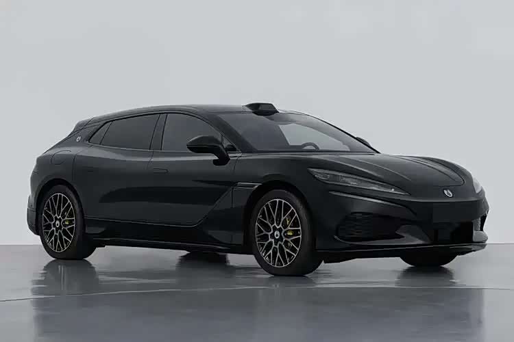 砍掉双电机降低门槛，腾势新Z9GT用“减配”自救