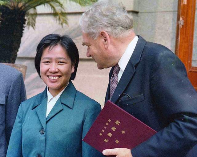 学成归来的韦钰