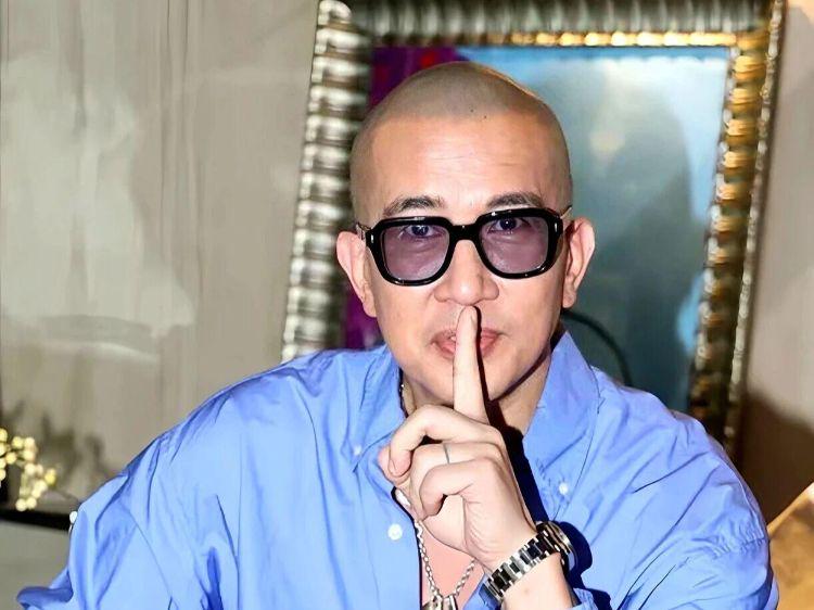 具俊晔不缺钱！250张画纸堆满思念，拒300万买家只为留住大S的影