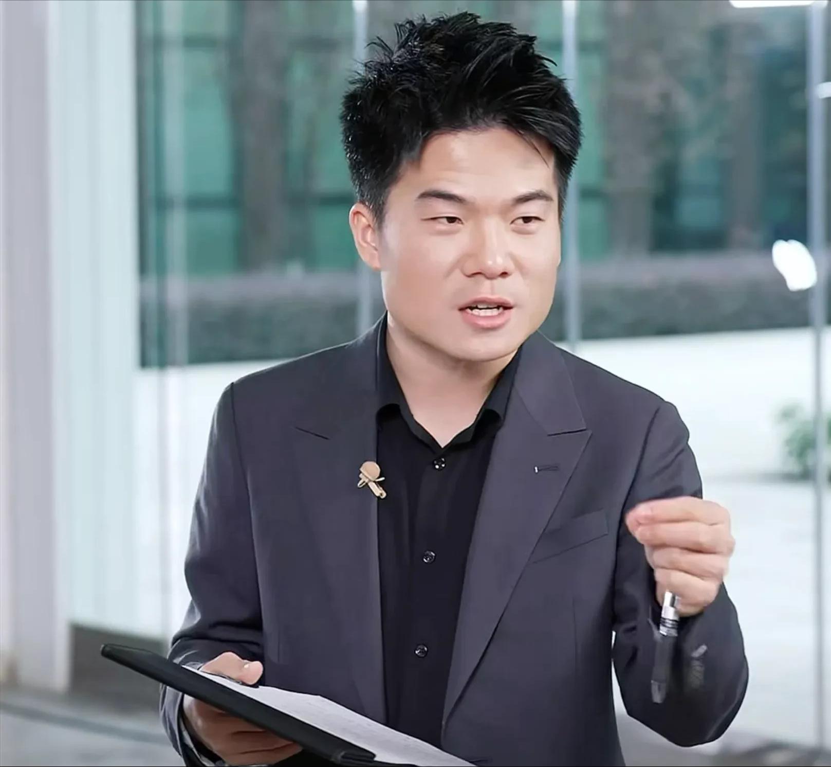 本想抹黑董宇辉，自己先被扒了个底朝天，罗永浩的话含金量还在升