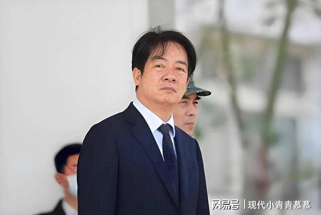 中国国防部送赖清德4个字，外媒：特朗普中断采访，去接北京电话