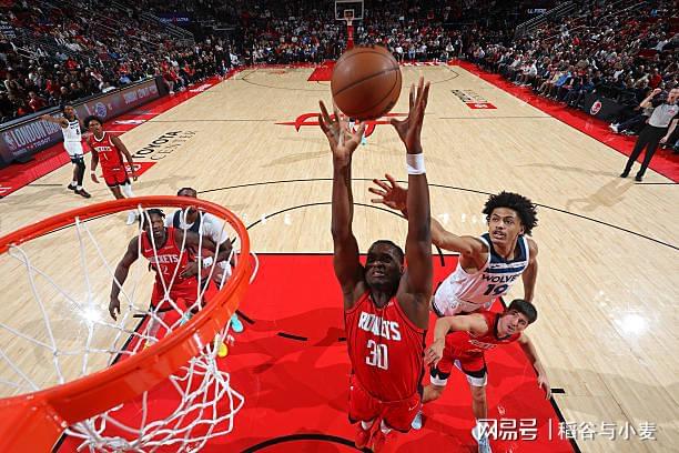 无法理解！很多火箭球迷竟然至今仍觉得卡佩拉的签约是有正确的？