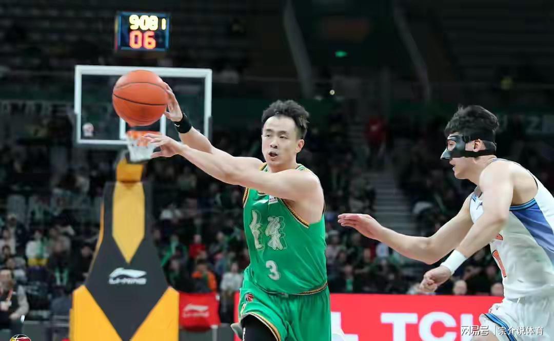 高兴太早，辽宁队终于赢球却收坏消息，杨鸣真该管管了