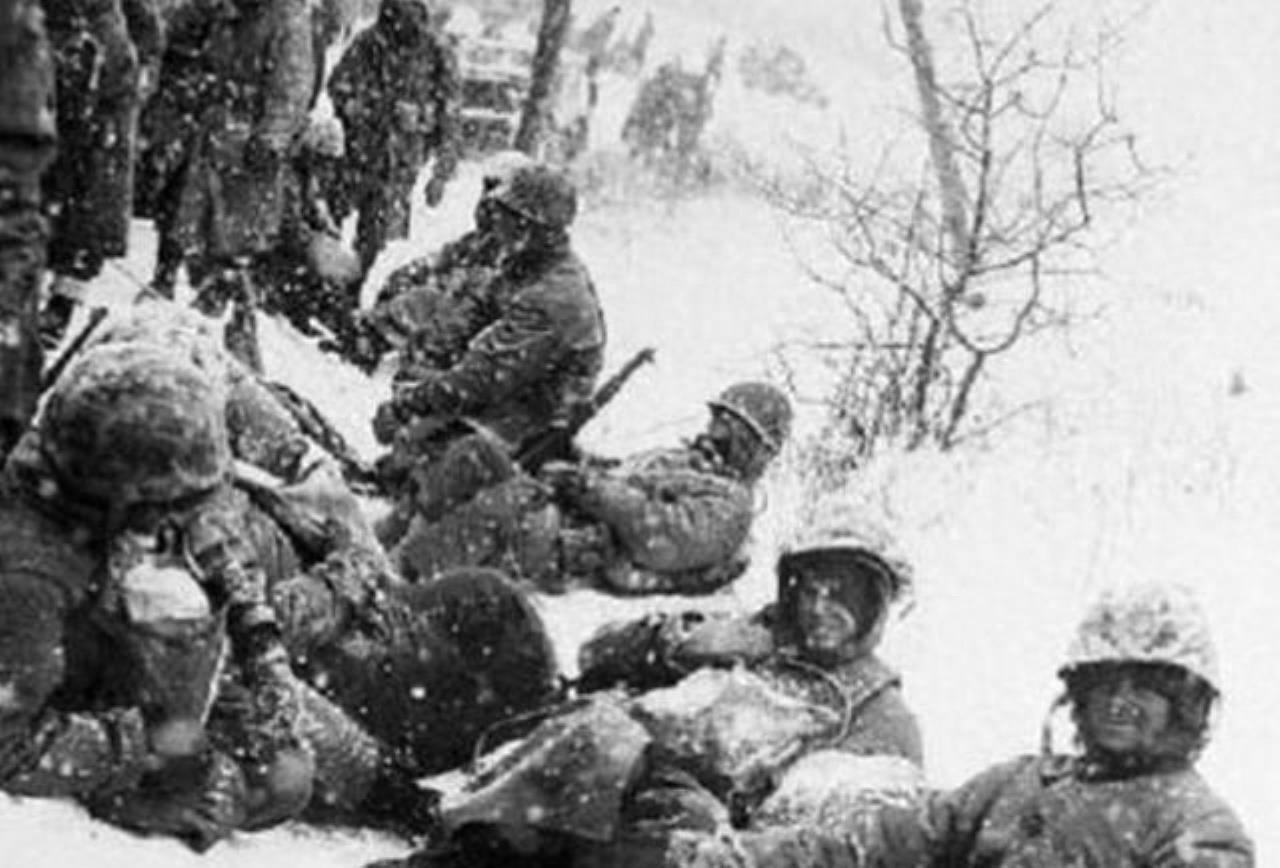 美国：发明三三战术不是人，是神！看起来人山人海，其实仅有27人