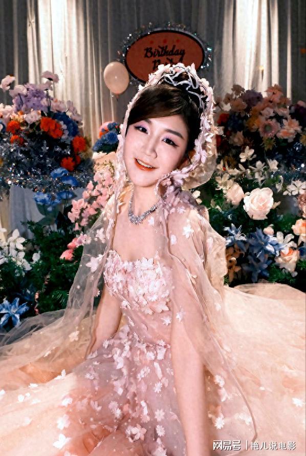 32 岁陈梦生日晒花系写真，全红婵高调应援，青岛亮灯送祝福