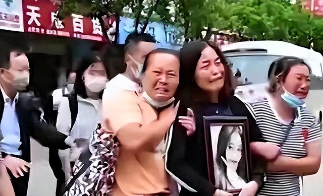 2023年，洪峤被执行死刑，临刑前泪流不止，曾想用“精神病”脱罪