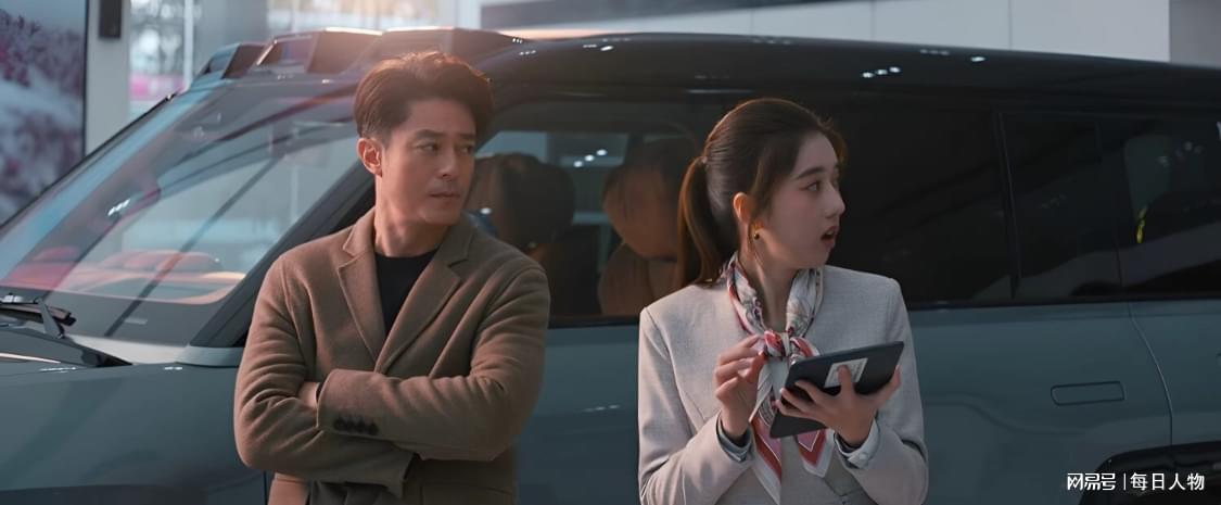 鸿蒙大饭店走红，新势力用一顿饭，击碎了BBA车主的体面