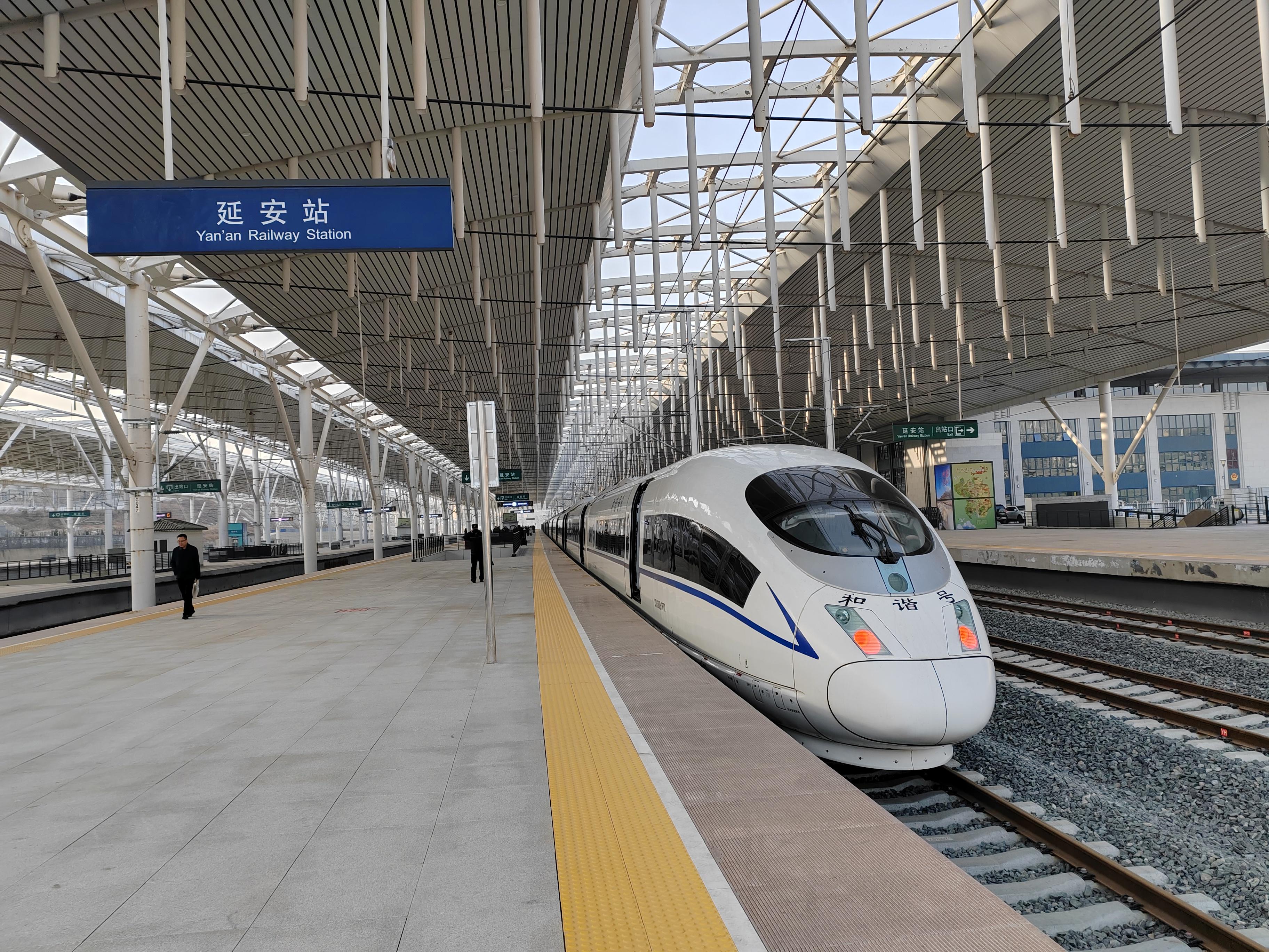 　　这是准备发车的G3351次高铁列车。（中铁二十一局集团有限公司供图）