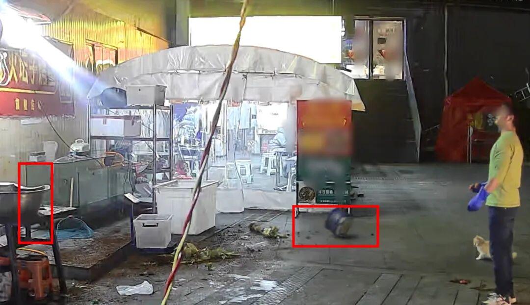 不锈钢盆被砸变形（监控截图）