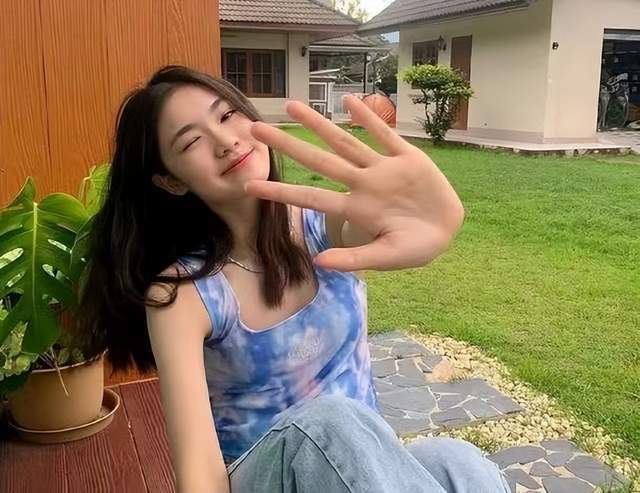 泰国羽毛球美少女碧查梦