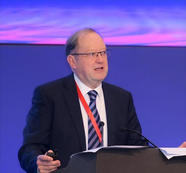 特朗普彻底暴怒！英国专家：此情况下，美国会即刻对华发动核武器