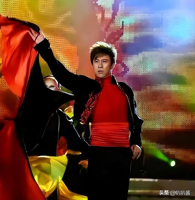 连登14次春晚的解晓东，如今身败名裂家财被拍卖，落魄住进养老院