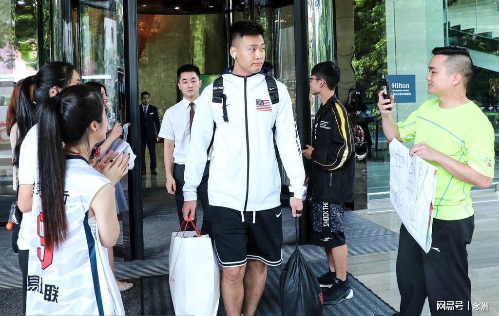 赵睿穿美国队服被男篮雪藏两年 如今破坏民族团结 郭士强压力来了