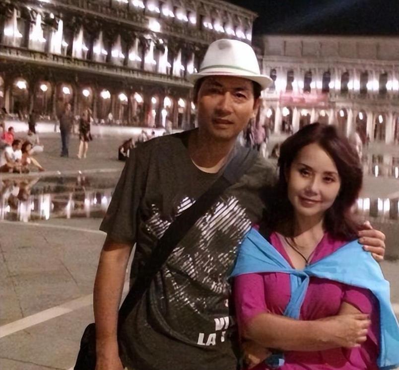 知名歌唱家嫁老戏骨，结婚35年，丈夫仍不温不火，她始终不离不弃