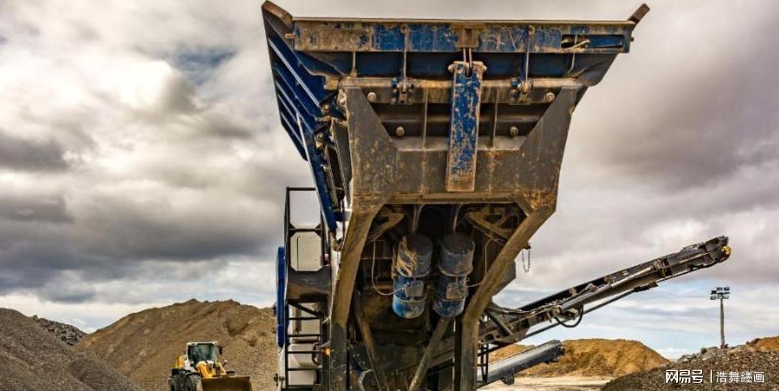 特朗普向全球发出通牒：180天内准备对中国动手，不帮忙就加税