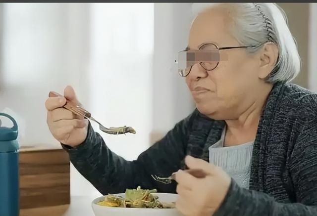 吃饭七分饱被推翻了？医生：过了72岁，吃饭尽量要做到这5点