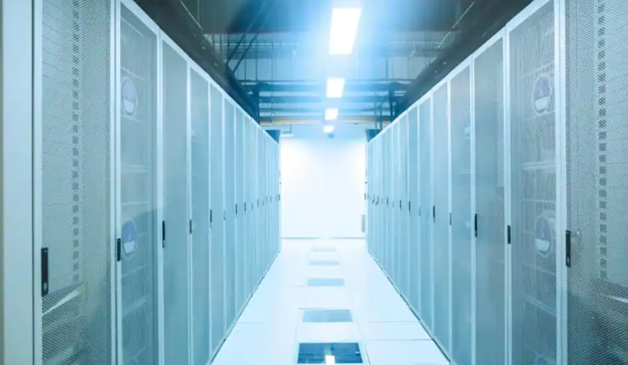 商汤临港智算中心机房。