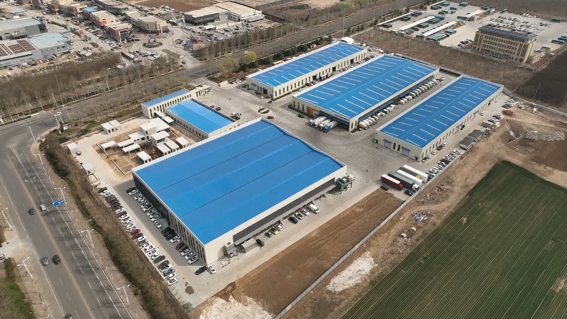 　　图为广饶县级快递集中配送中心。新华社发