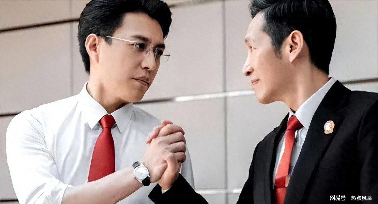 王劲松愤怒举报后续：官媒发声，多位明星被牵连，靳东是最大苦主