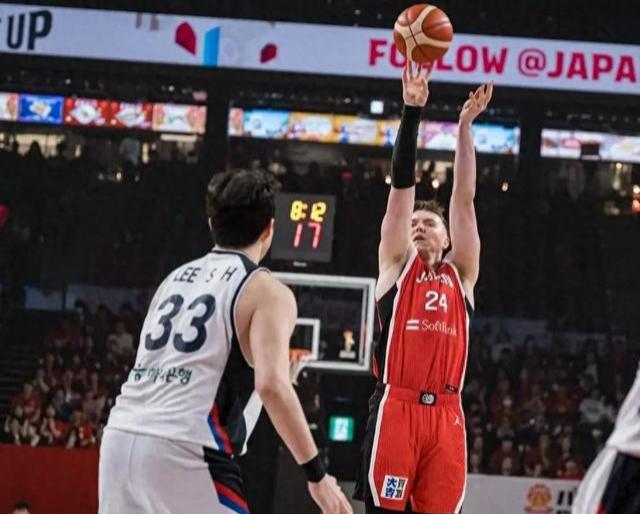 78:72爆冷！世预赛B组大乱，中国男篮自挖苦坑，日本队坐收渔利