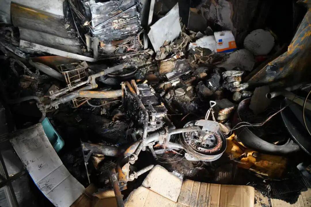 消防员及时将火灾扑灭。图源：云南消防