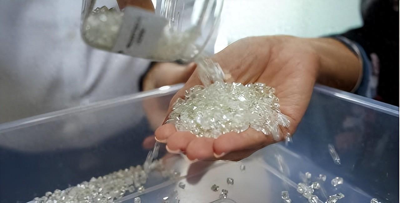 伊朗一枚导弹，直接击碎价值98.3亿美元贸易链，钻石行业雪上加霜