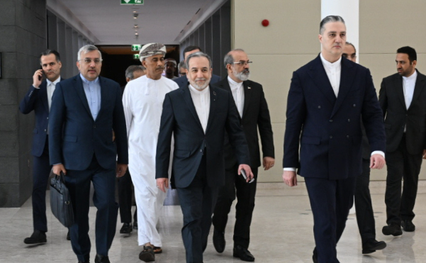 美以对伊朗发动斩首行动 伊朗凝聚共识强硬反击并掌控局势