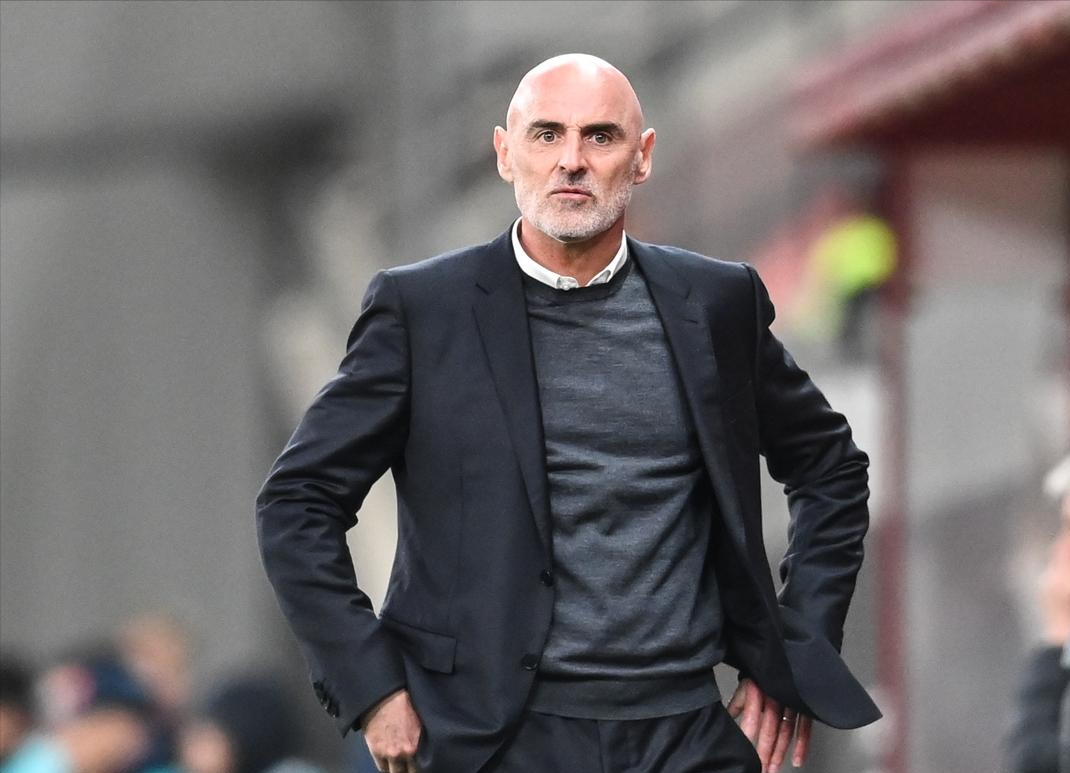 上港换梅伦多成败笔，无人拿球推进都费劲！穆三年给自己制造麻烦