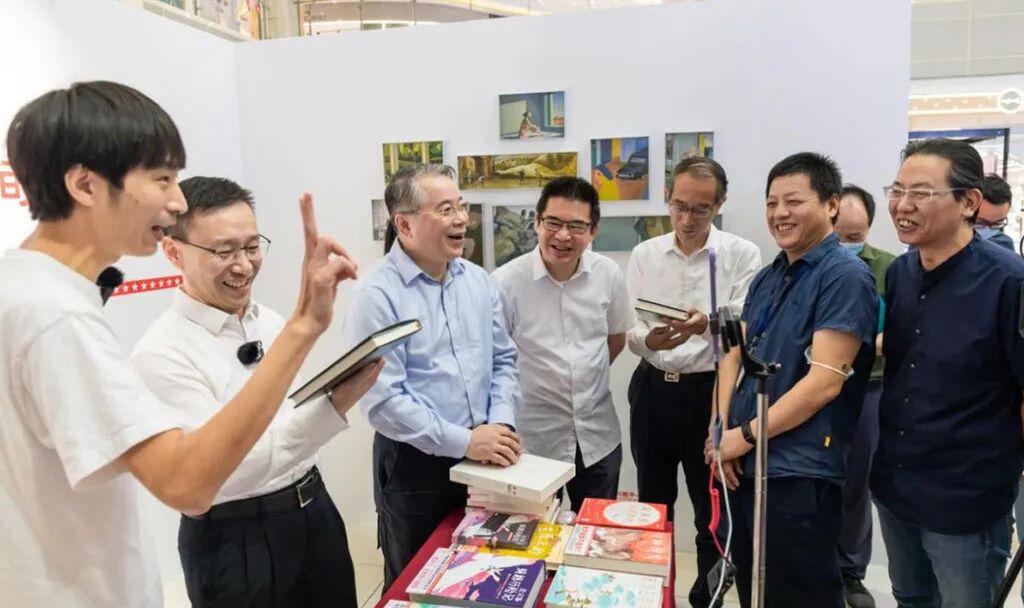 在某活动现场的吴怀尧（左一）