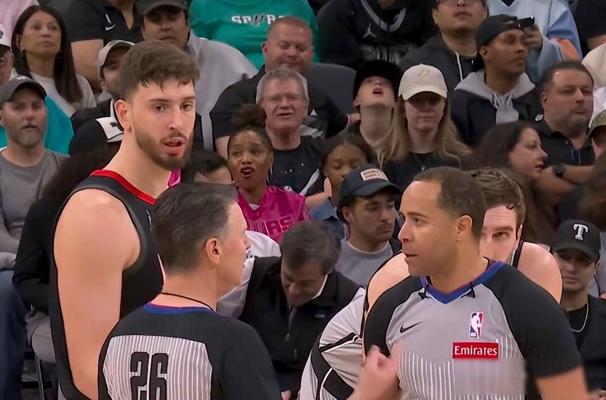 火箭输球不是偶然，申京伊森惹争议，年轻球队真得学学马刺