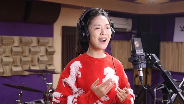 图为胡启越演唱《晋城往事 · 岁月情》