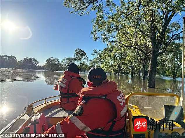 当地救援人员进行搜救